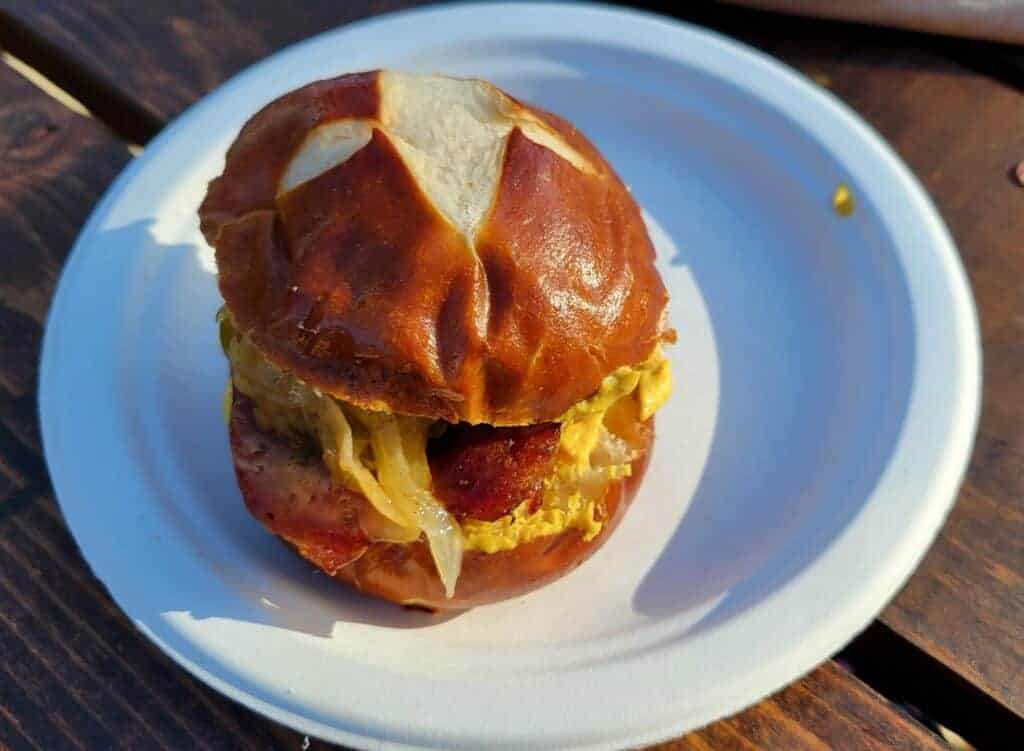 Smoke Jalapeno Cheddar Bratwurst Slider